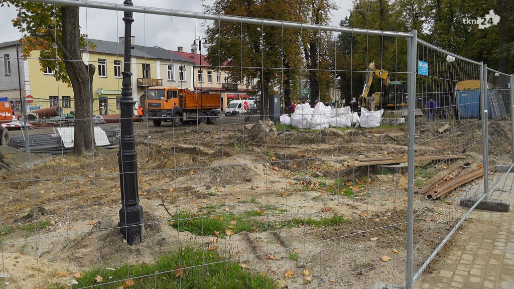 Zaglądamy do centrum Końskich. Jak przebiegają prace? [wideo, zdjęcia]