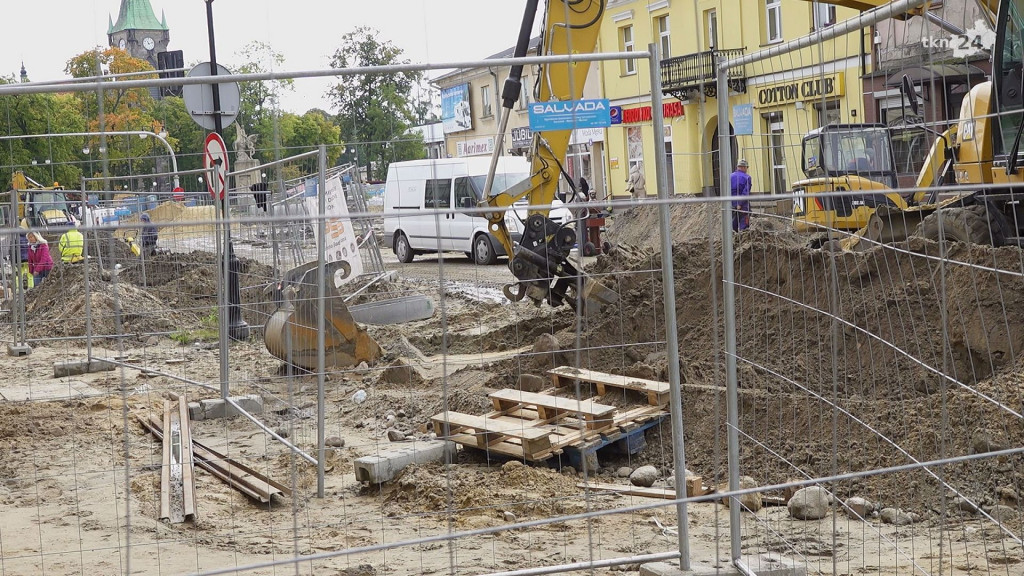 Zaglądamy do centrum Końskich. Jak przebiegają prace? [wideo, zdjęcia]