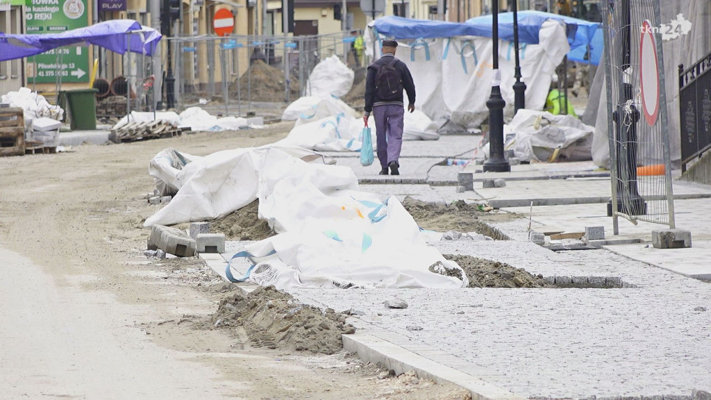 Zaglądamy do centrum Końskich. Jak przebiegają prace? [wideo, zdjęcia]