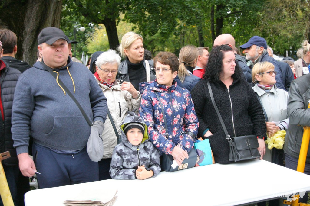 Wielkie zainteresowanie akcją `Drzewka za surowce`! [wideo, zdjęcia]