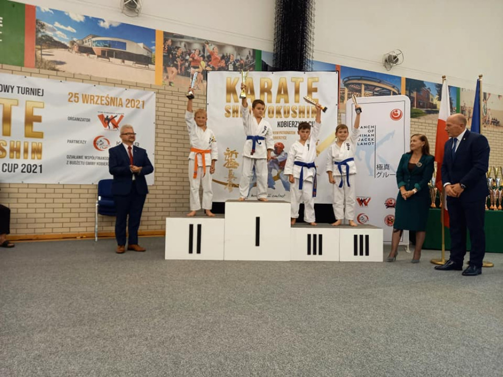 10 medali Koneckiego Klubu Karate w Kobierzycach! [zdjęcia]