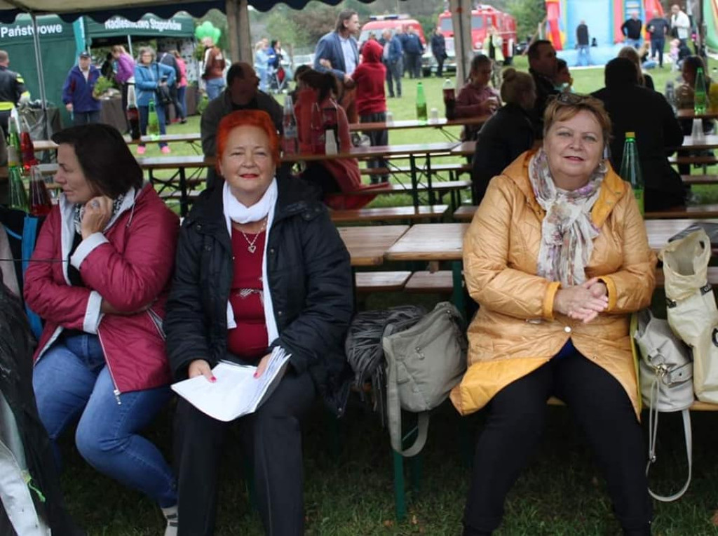 Znakomita zabawa w Hucisku z KGW 