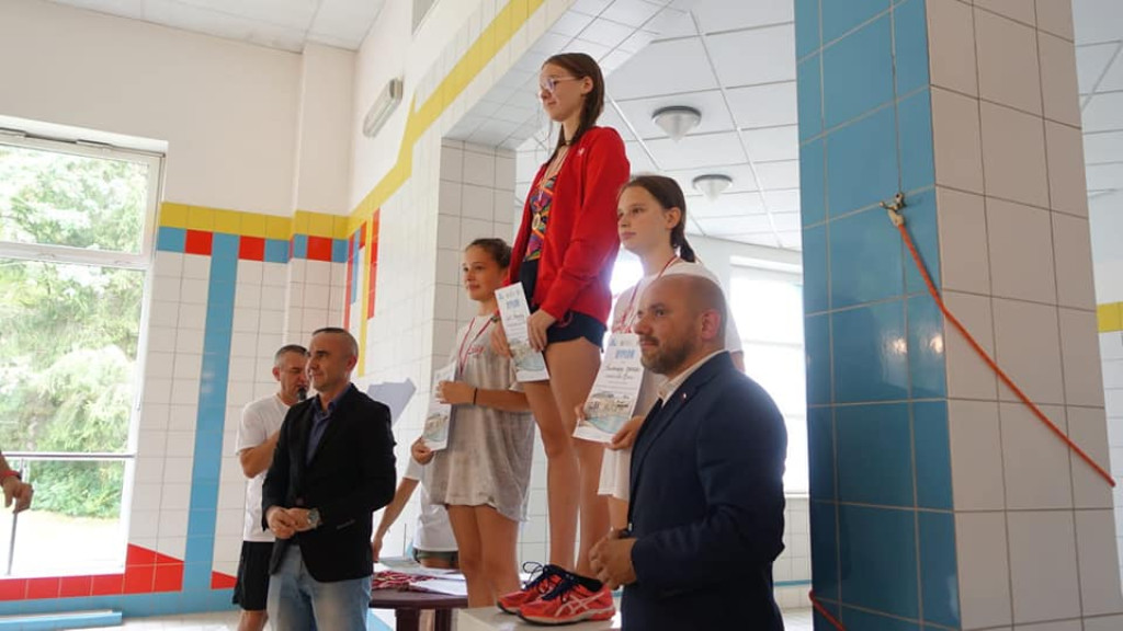 Pływackie zawody o Puchar Marszałka Województwa w Czarnieckiej Górze [zdjęcia]