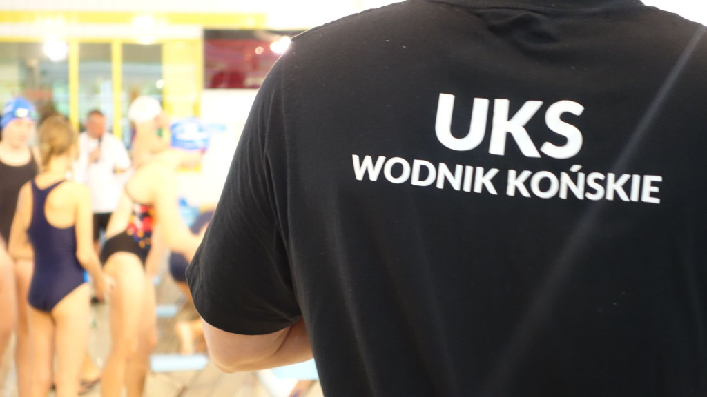 Pływackie zawody o Puchar Marszałka Województwa w Czarnieckiej Górze [zdjęcia]