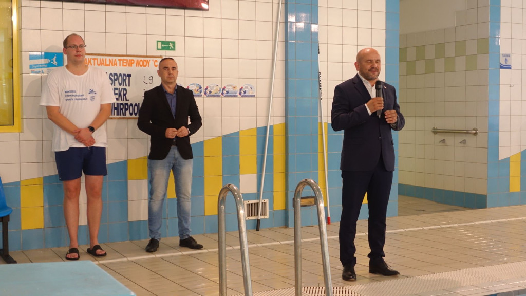 Pływackie zawody o Puchar Marszałka Województwa w Czarnieckiej Górze [zdjęcia]