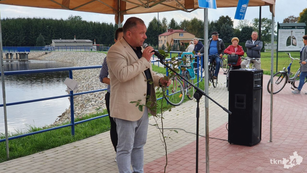 Nowe drzewa nad Antoniowem. Tak gmina dba o Czyste Powietrze [wideo, zdjęcia]