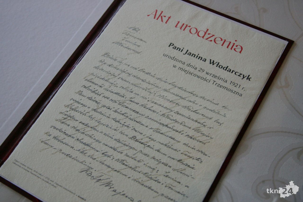 Sto lat Janiny Dąbrowskiej! Zalewajka i modlitwa to jej recepta na długowieczność! [wideo, zdjęcia]
