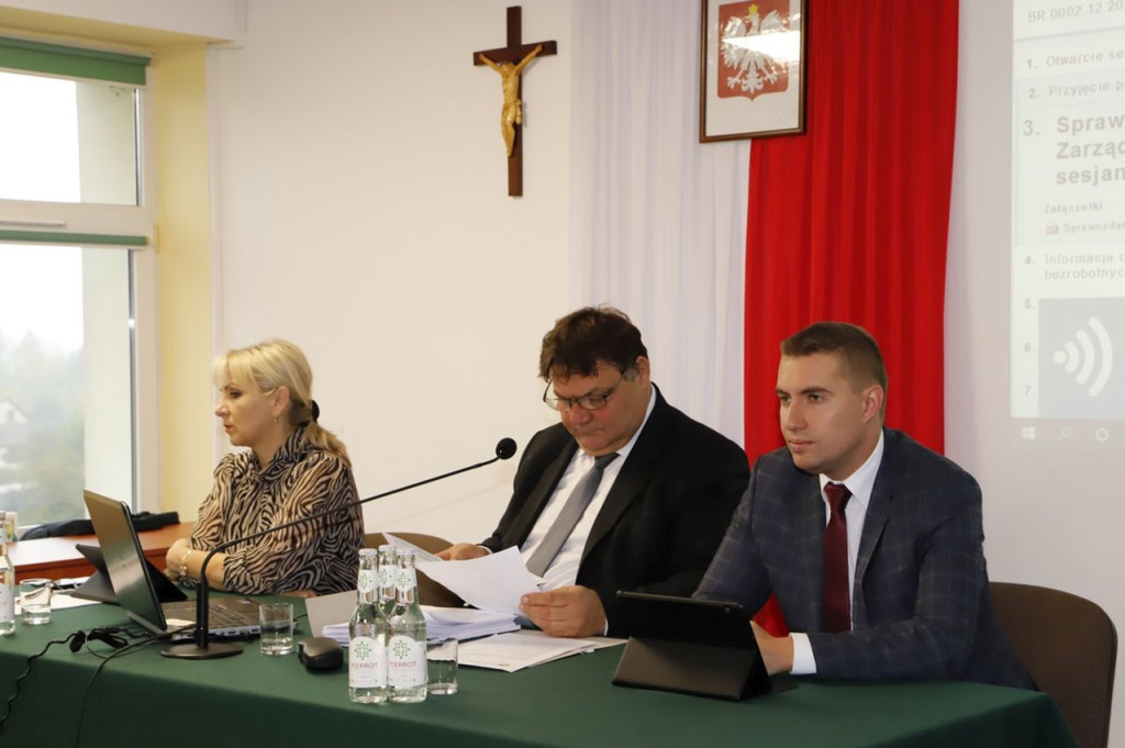 Informacyjna sesja Rady Powiatu. Mówiono też o drogach [wideo, zdjęcia]