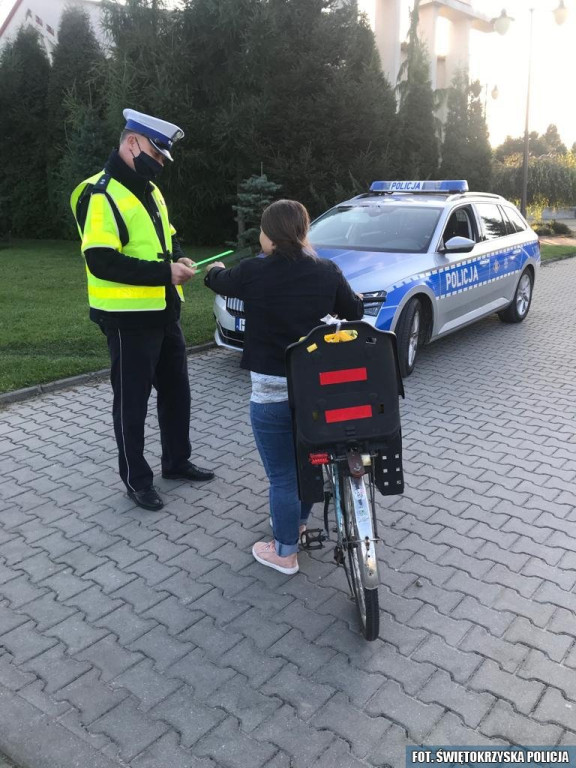 Odblaski dla pieszych. Profilaktyczna akcja policji [zdjęcia]
