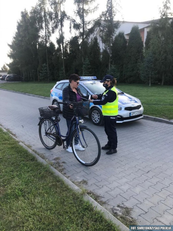 Odblaski dla pieszych. Profilaktyczna akcja policji [zdjęcia]