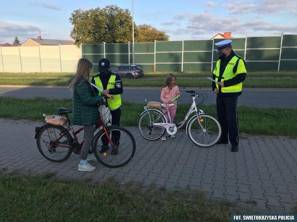 Odblaski dla pieszych. Profilaktyczna akcja policji [zdjęcia]