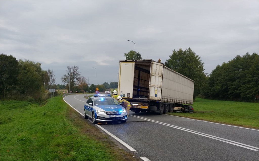 Uwaga! Ciężarówka blokuje drogę w Czermnie. Są objazdy
