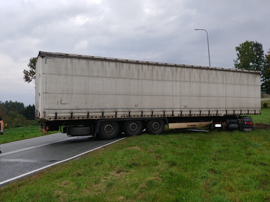 Uwaga! Ciężarówka blokuje drogę w Czermnie. Są objazdy
