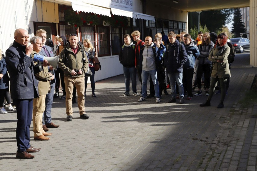 Powtórzyli spacer historyczny. Tym razem dla uczniów [zdjęcia]