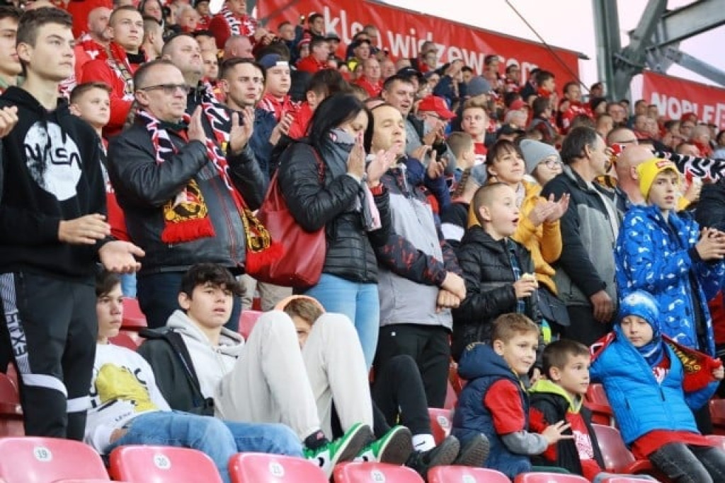 Dzieci z Końskich pojechały na mecz Widzewa [zdjęcia]
