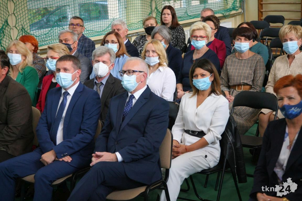 Piękne święto nauczycieli z gminy Końskie w Nieświniu. Z obawami w tle [wideo, zdjęcia]
