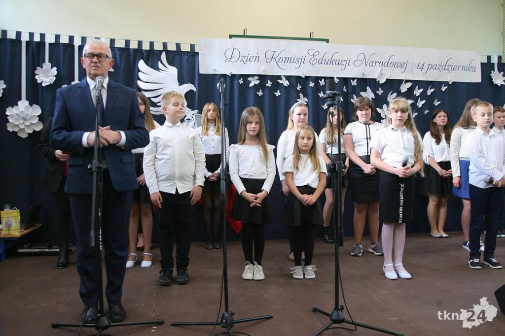 Piękne święto nauczycieli z gminy Końskie w Nieświniu. Z obawami w tle [wideo, zdjęcia]