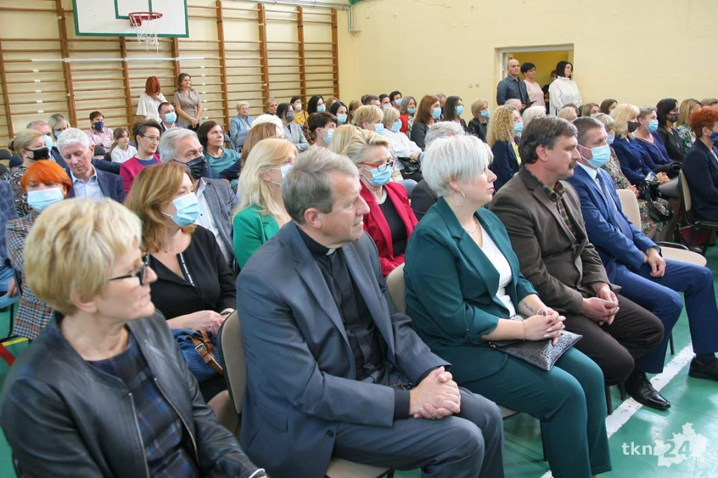 Piękne święto nauczycieli z gminy Końskie w Nieświniu. Z obawami w tle [wideo, zdjęcia]