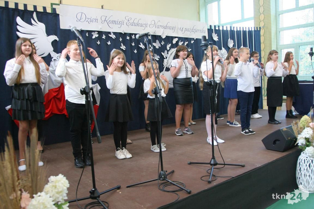 Piękne święto nauczycieli z gminy Końskie w Nieświniu. Z obawami w tle [wideo, zdjęcia]