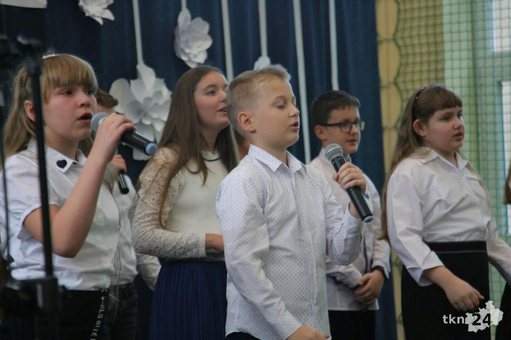 Piękne święto nauczycieli z gminy Końskie w Nieświniu. Z obawami w tle [wideo, zdjęcia]