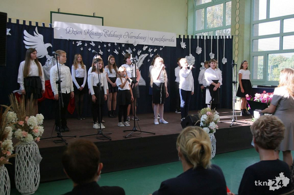 Piękne święto nauczycieli z gminy Końskie w Nieświniu. Z obawami w tle [wideo, zdjęcia]