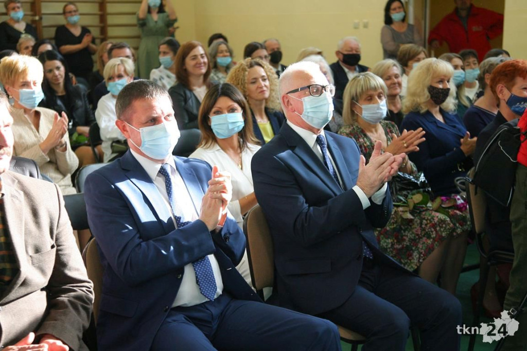 Piękne święto nauczycieli z gminy Końskie w Nieświniu. Z obawami w tle [wideo, zdjęcia]