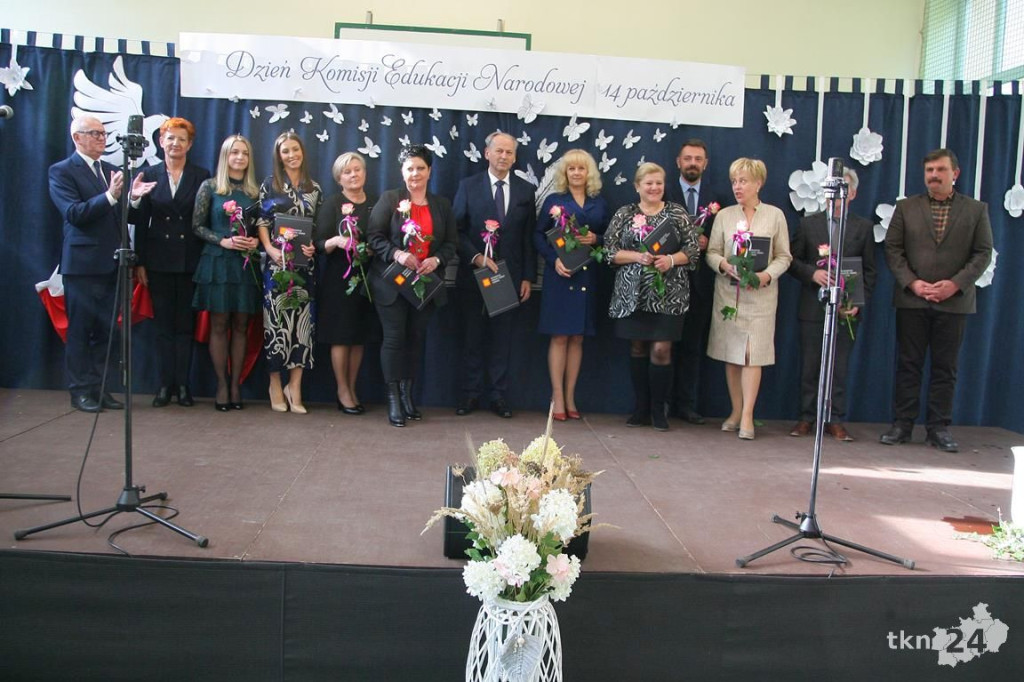 Piękne święto nauczycieli z gminy Końskie w Nieświniu. Z obawami w tle [wideo, zdjęcia]