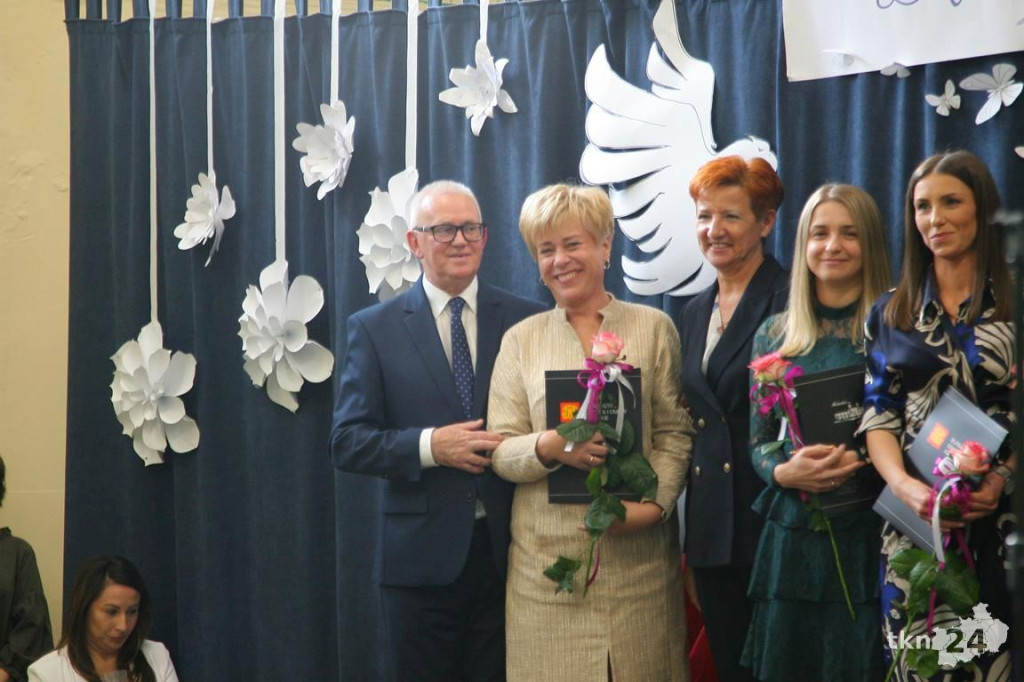 Piękne święto nauczycieli z gminy Końskie w Nieświniu. Z obawami w tle [wideo, zdjęcia]