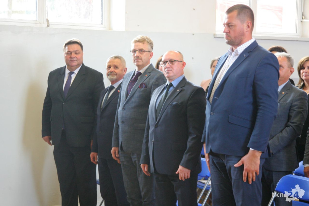 Powiat uhonorował nauczycieli z okazji święta edukacji [wideo, zdjęcia]