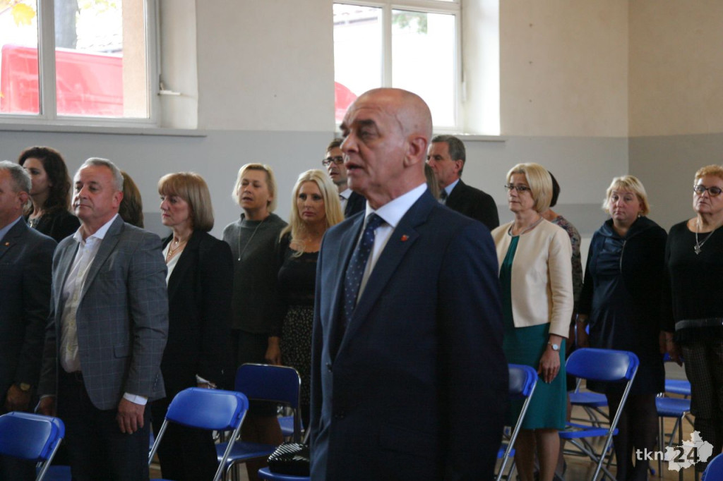 Powiat uhonorował nauczycieli z okazji święta edukacji [wideo, zdjęcia]