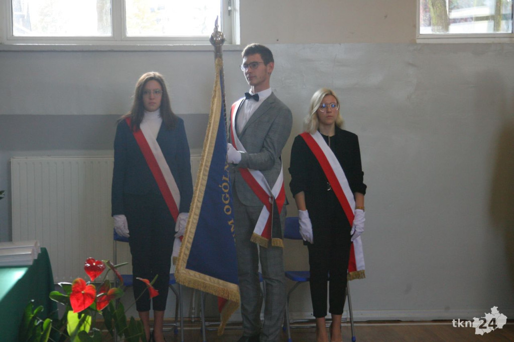 Powiat uhonorował nauczycieli z okazji święta edukacji [wideo, zdjęcia]