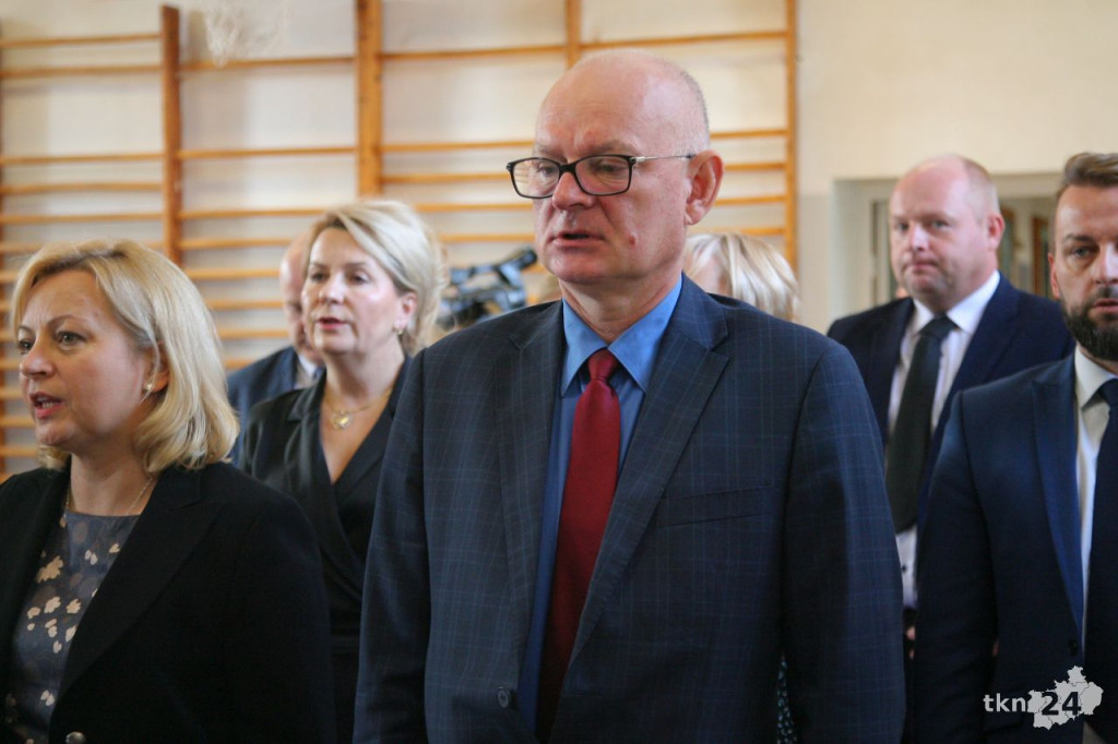 Powiat uhonorował nauczycieli z okazji święta edukacji [wideo, zdjęcia]