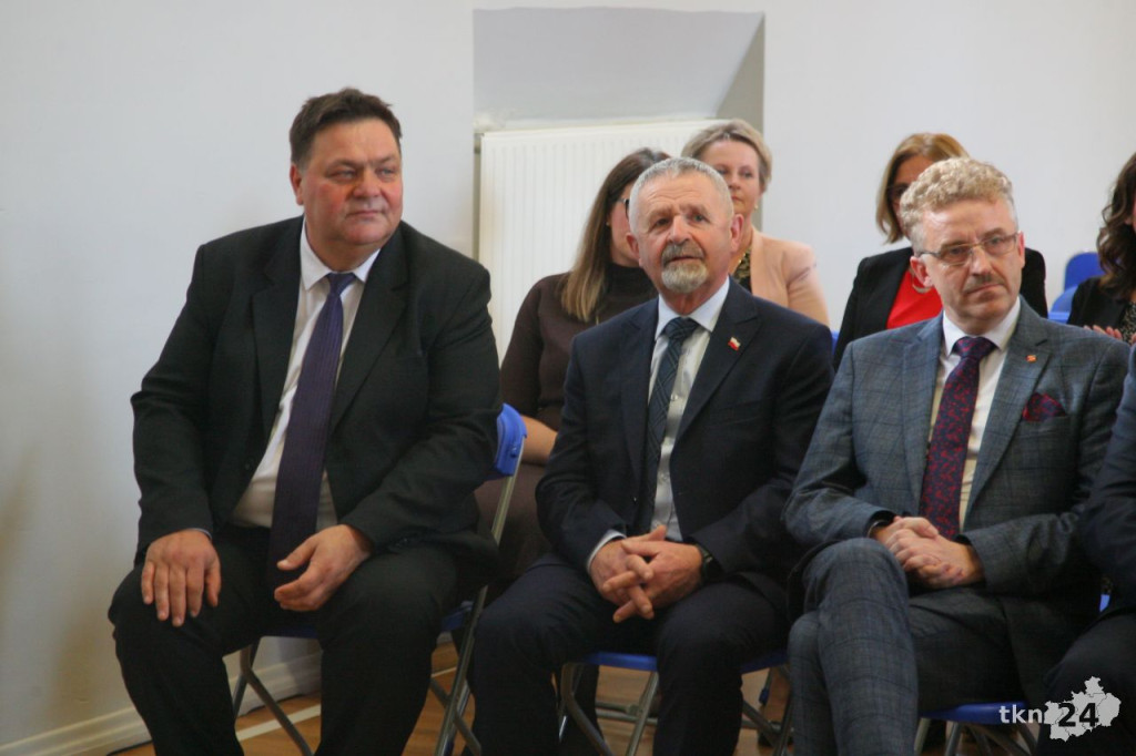Powiat uhonorował nauczycieli z okazji święta edukacji [wideo, zdjęcia]