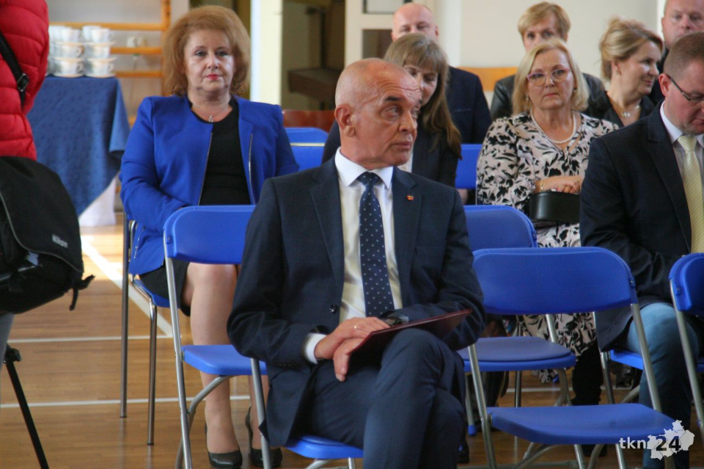 Powiat uhonorował nauczycieli z okazji święta edukacji [wideo, zdjęcia]