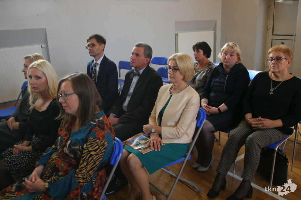 Powiat uhonorował nauczycieli z okazji święta edukacji [wideo, zdjęcia]
