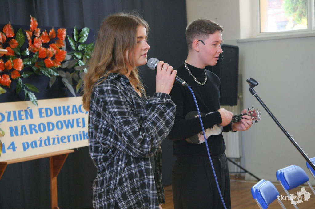 Powiat uhonorował nauczycieli z okazji święta edukacji [wideo, zdjęcia]