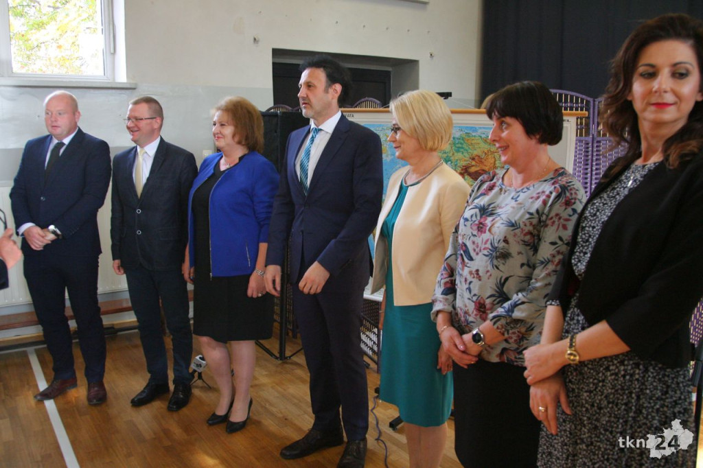 Powiat uhonorował nauczycieli z okazji święta edukacji [wideo, zdjęcia]