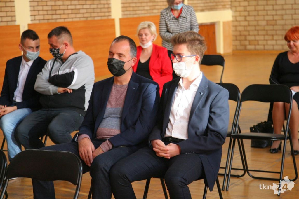 Najlepsi uczniowie z gminy Końskie wyróżnieni przez burmistrza [wideo, zdjęcia]