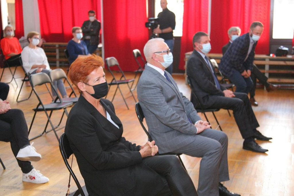 Najlepsi uczniowie z gminy Końskie wyróżnieni przez burmistrza [wideo, zdjęcia]