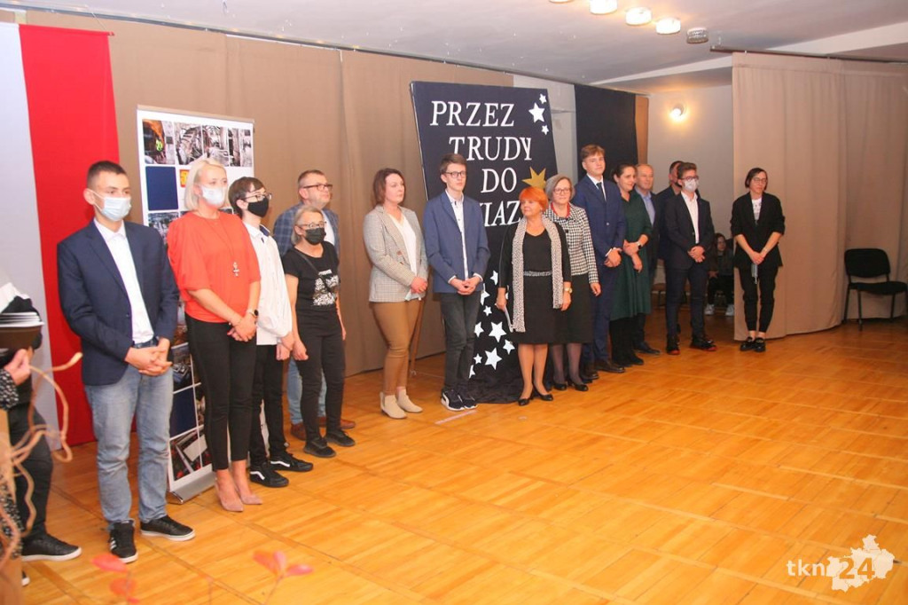 Najlepsi uczniowie z gminy Końskie wyróżnieni przez burmistrza [wideo, zdjęcia]