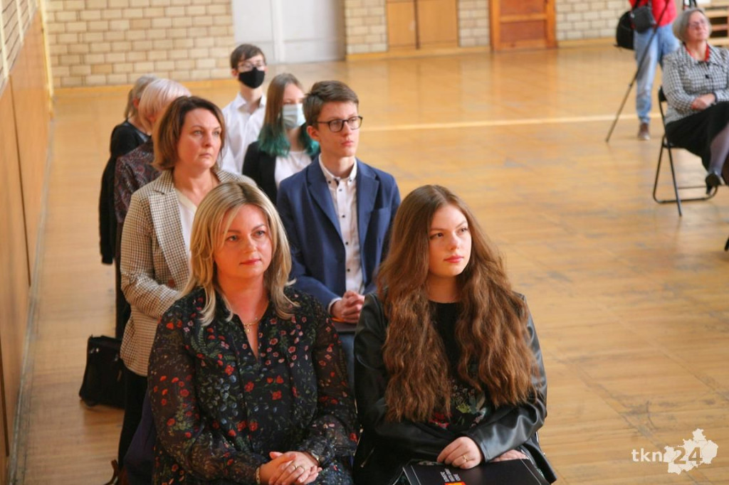 Najlepsi uczniowie z gminy Końskie wyróżnieni przez burmistrza [wideo, zdjęcia]