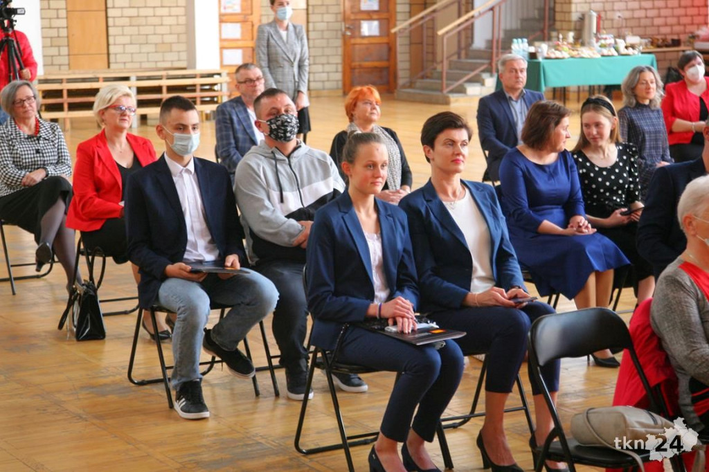 Najlepsi uczniowie z gminy Końskie wyróżnieni przez burmistrza [wideo, zdjęcia]