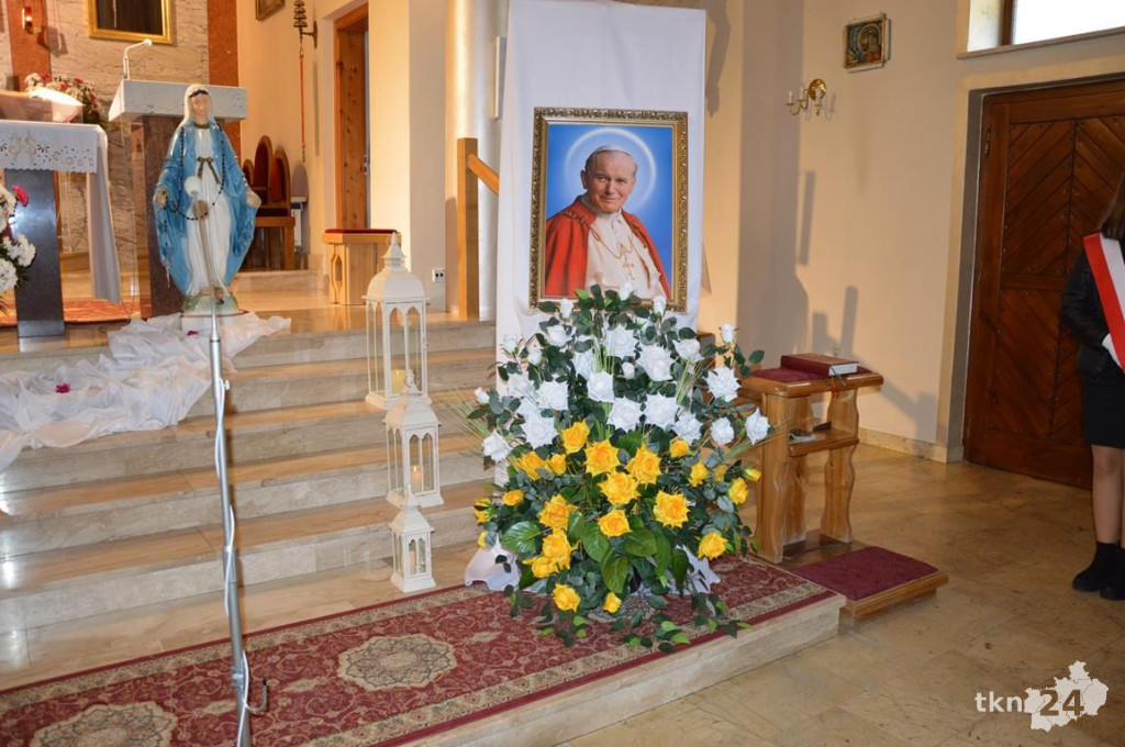 Ślubowanie pierwszaków i dzień patrona w szkole w Wilczkowicach [zdjęcia]