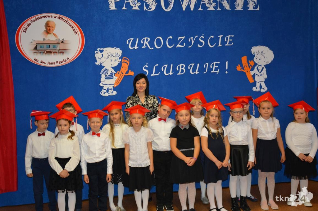 Ślubowanie pierwszaków i dzień patrona w szkole w Wilczkowicach [zdjęcia]