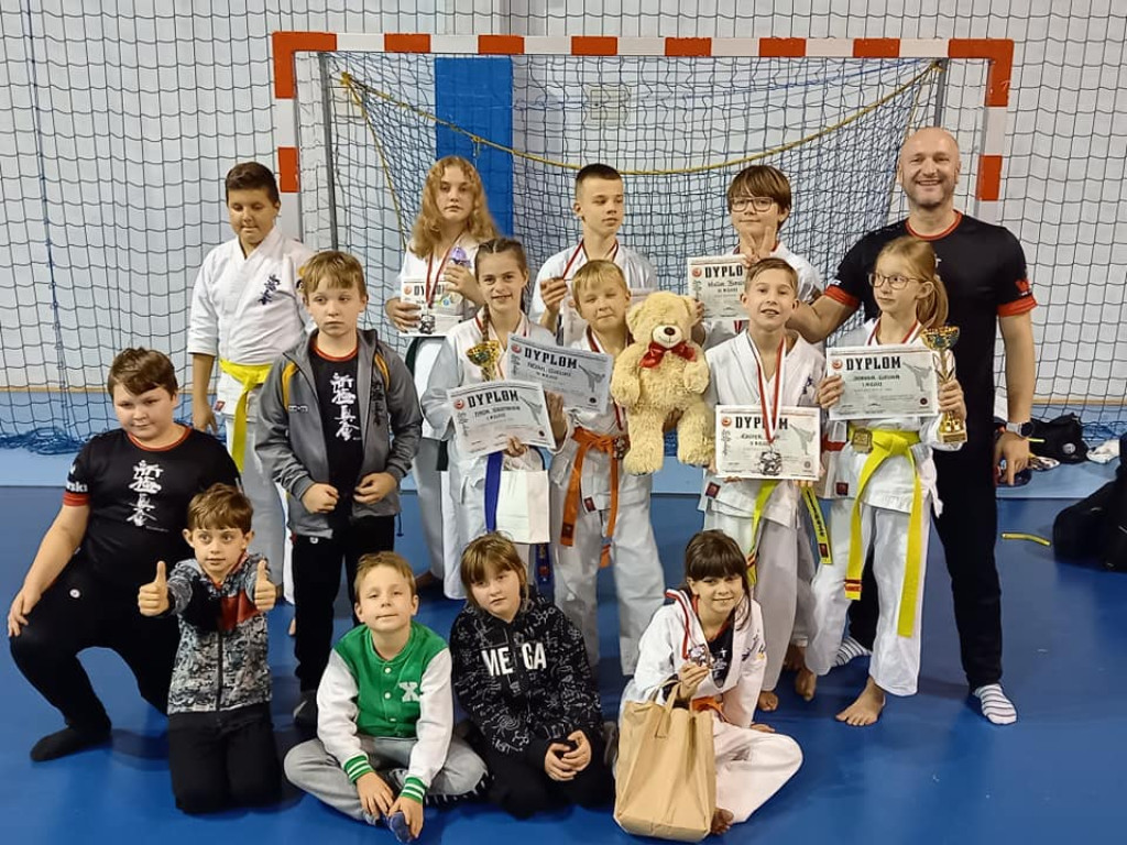 Dziewięć medali koneckich karateków w Katowicach [zdjęcia]