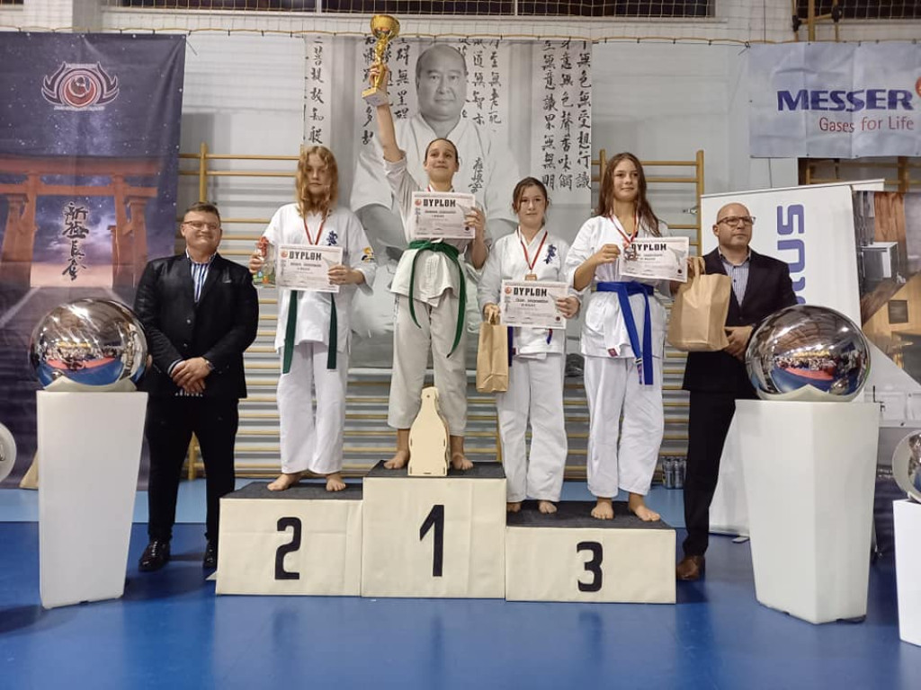 Dziewięć medali koneckich karateków w Katowicach [zdjęcia]