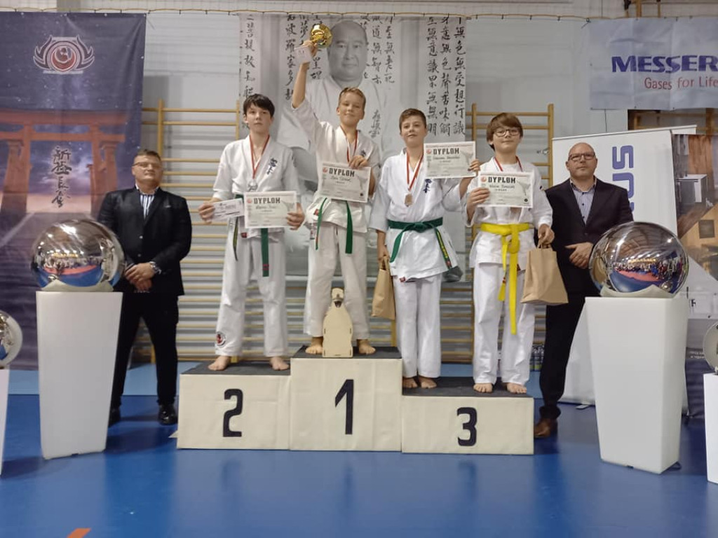 Dziewięć medali koneckich karateków w Katowicach [zdjęcia]
