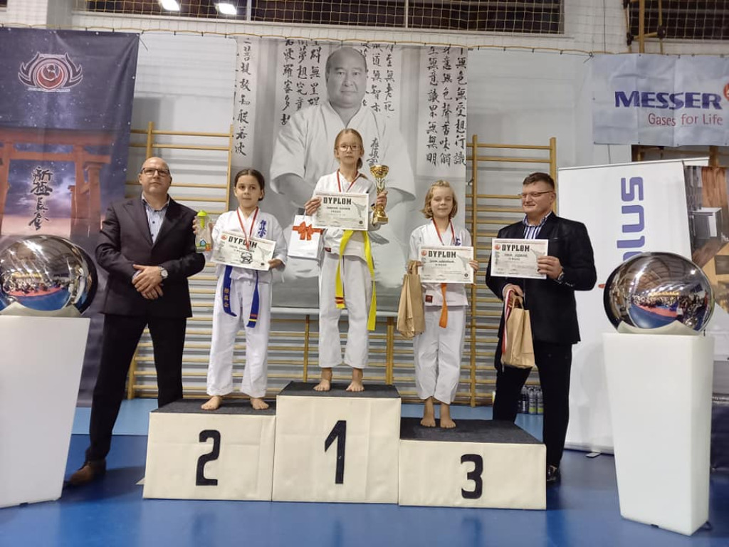Dziewięć medali koneckich karateków w Katowicach [zdjęcia]
