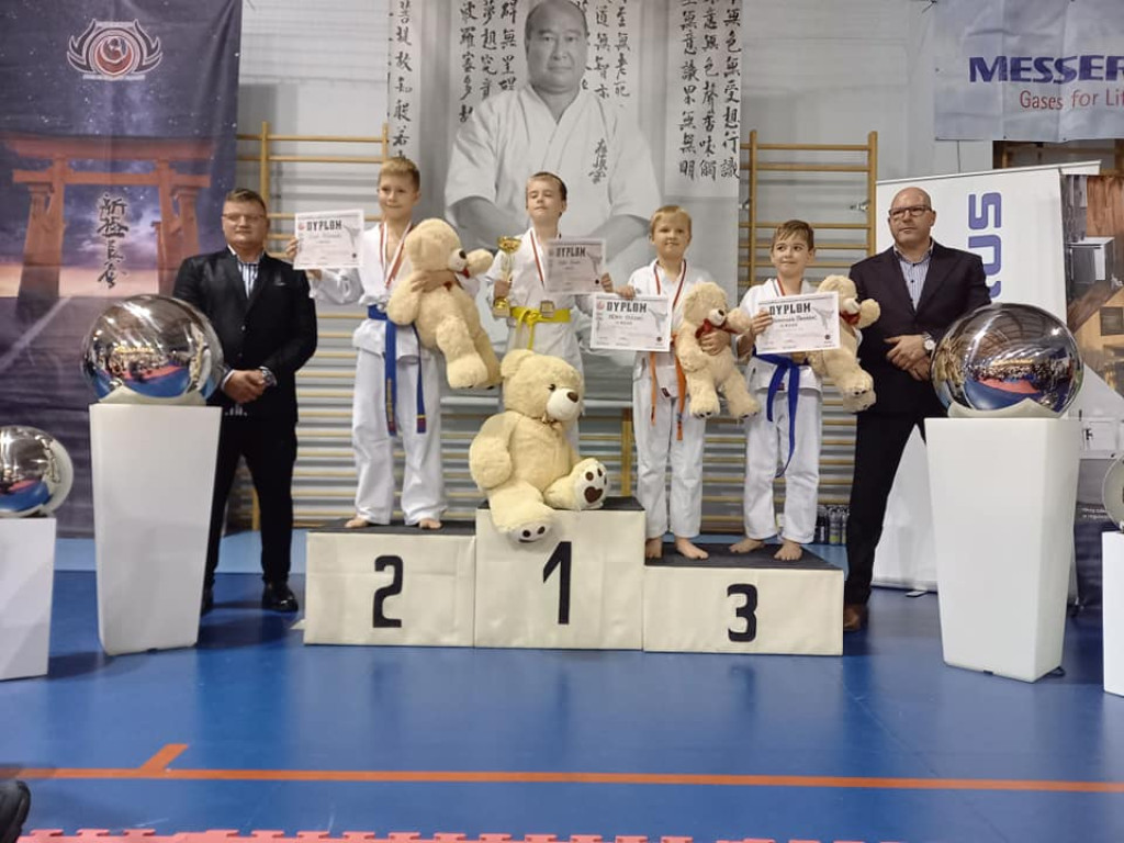 Dziewięć medali koneckich karateków w Katowicach [zdjęcia]