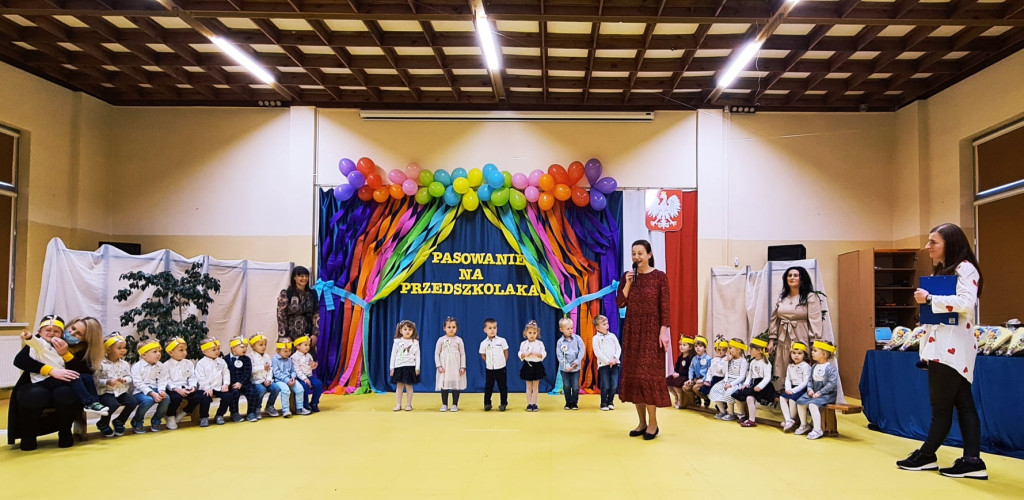 Pasowanie przedszkolaków z `Bajkowej Krainy` [fotorelacja]